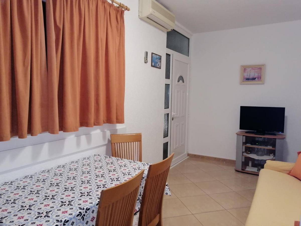 Apartmani Stipan เบรลา ภายนอก รูปภาพ