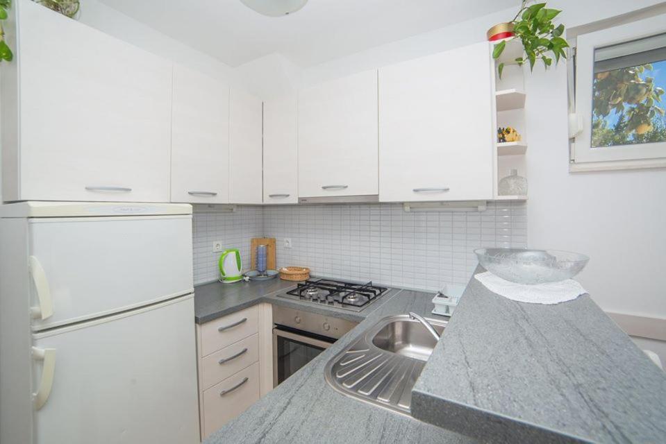 Apartmani Stipan เบรลา ภายนอก รูปภาพ
