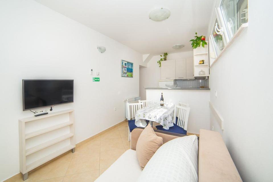 Apartmani Stipan เบรลา ภายนอก รูปภาพ