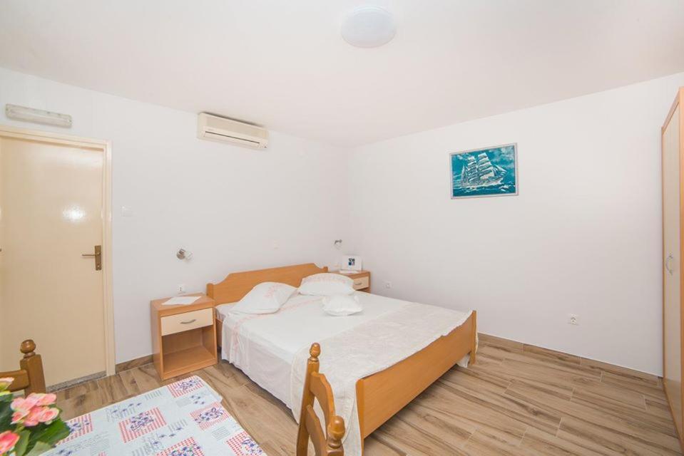 Apartmani Stipan เบรลา ภายนอก รูปภาพ